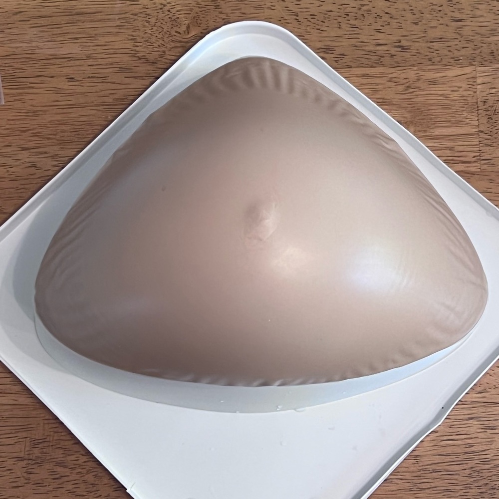 4 Amoena Essential Light sizes 9 and 10 2S breast shape price is now for all 4. - Picture 7 of 9